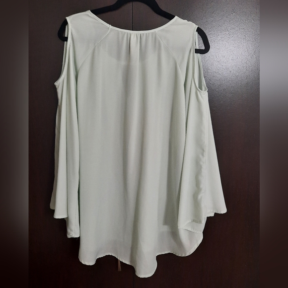 Melissa McCarthy Seven7 Cold Shoulder Top - Picture 2 of 6